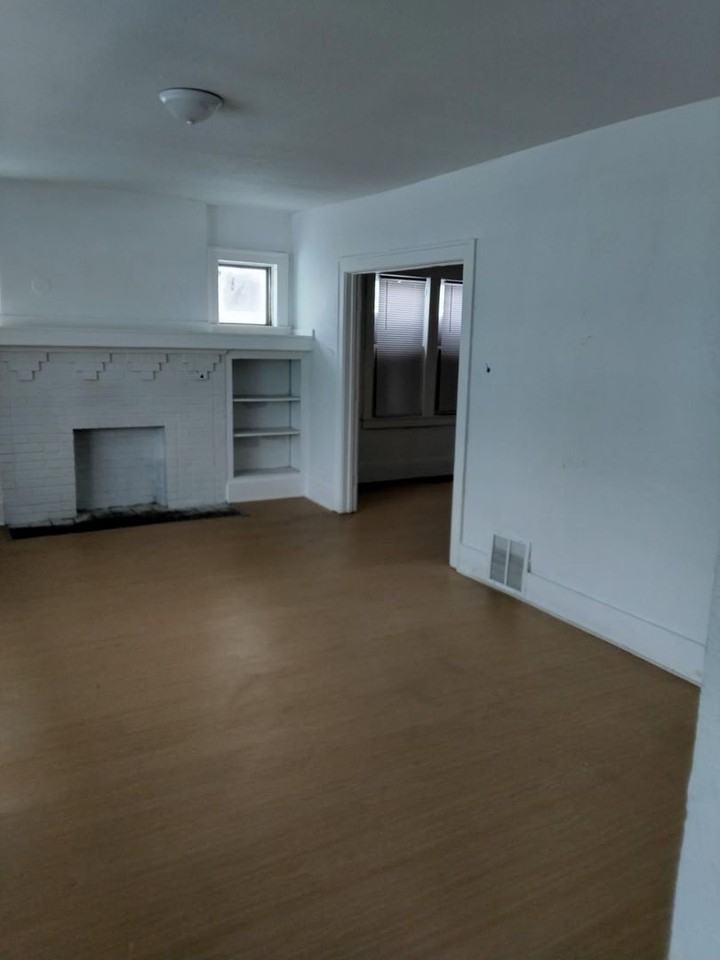 5215 Manistique St - Photo 2 of 9