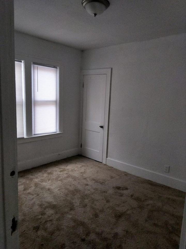 5215 Manistique St - Photo 4 of 9