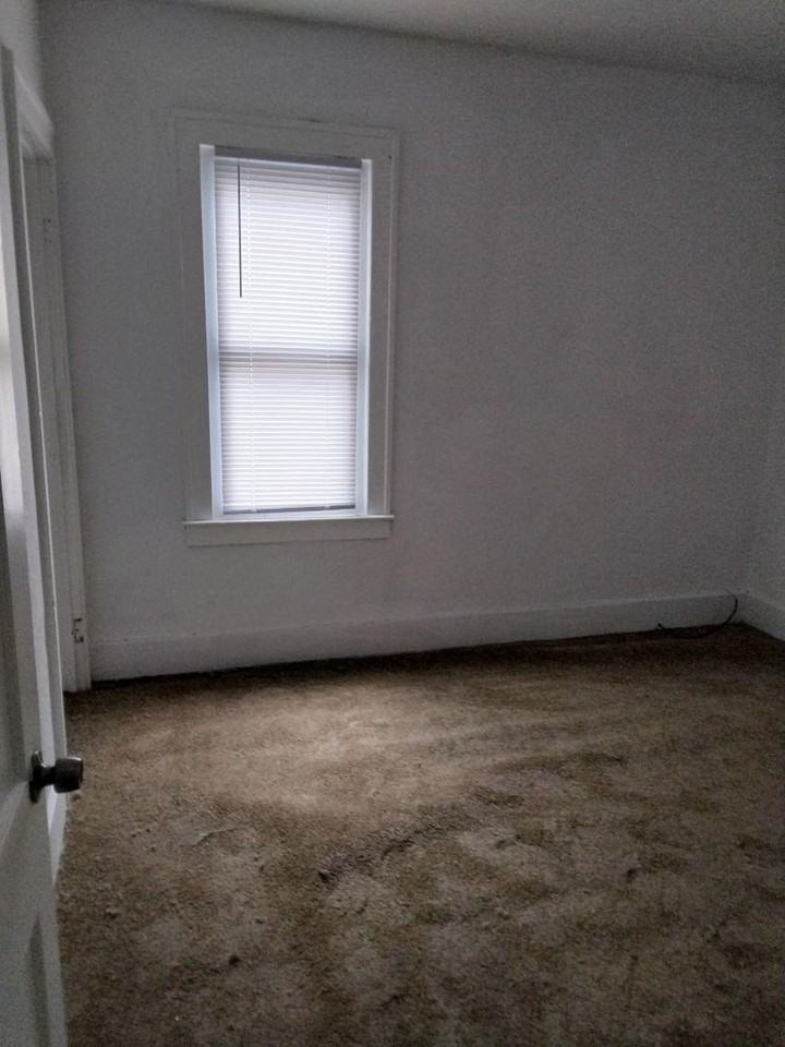 5215 Manistique St - Photo 5 of 9