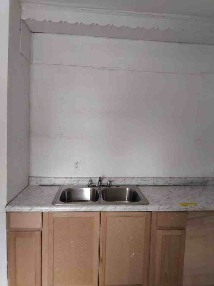 5215 Manistique St - Photo 7 of 9