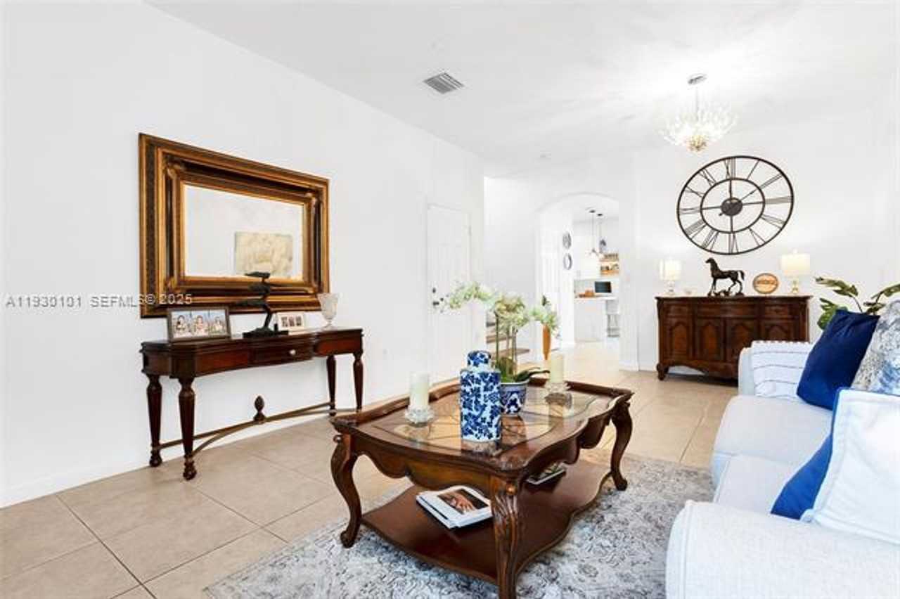 13285 13285 SW 128th Psge TH 13285 - Photo 4 of 32