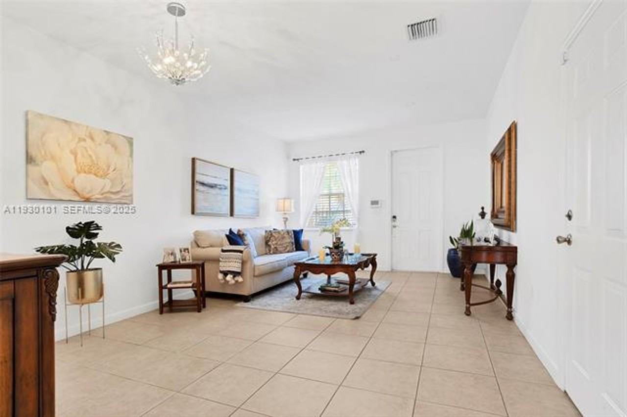 13285 13285 SW 128th Psge TH 13285 - Photo 5 of 32