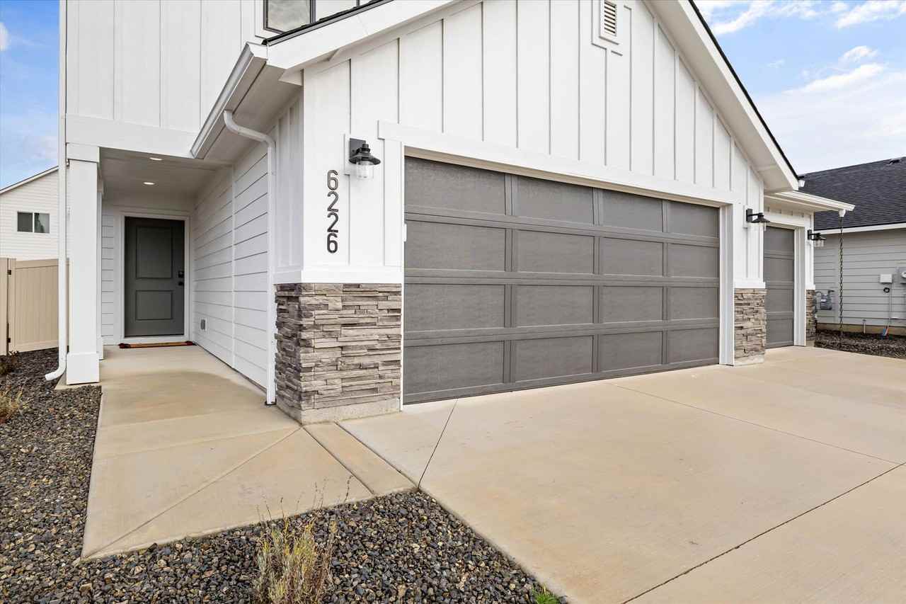 6226 W Karpathos St - Photo 2 of 26