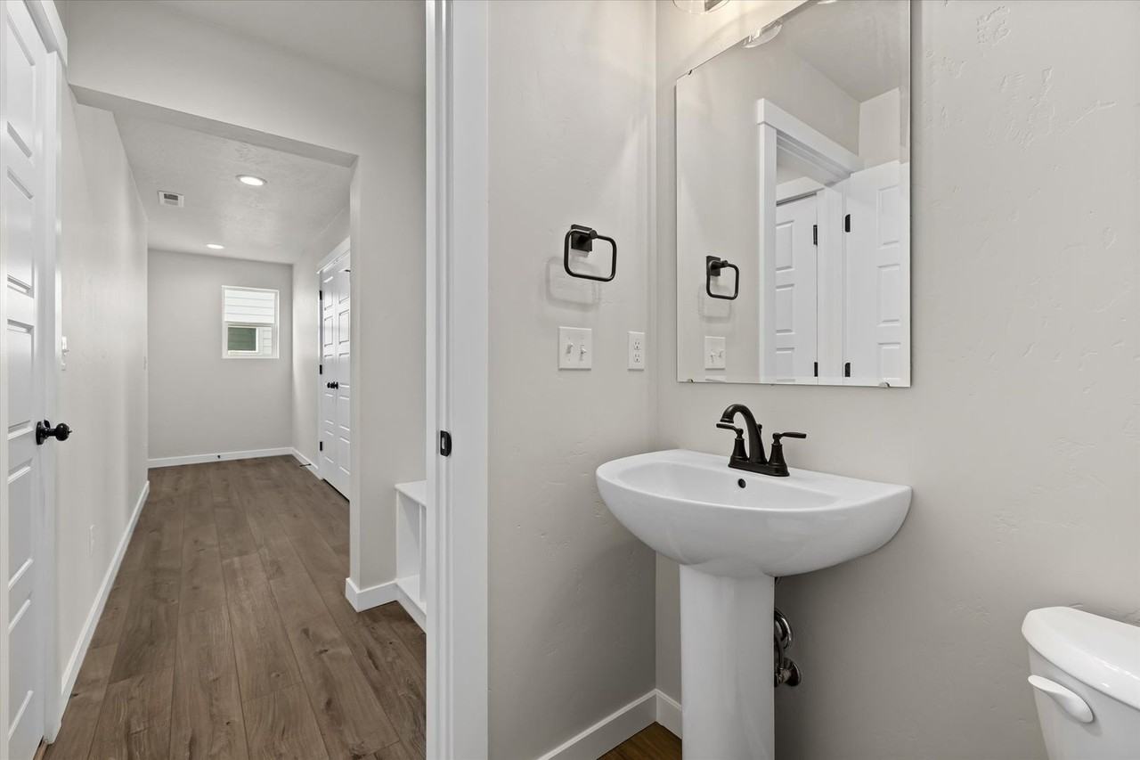 6226 W Karpathos St - Photo 4 of 26