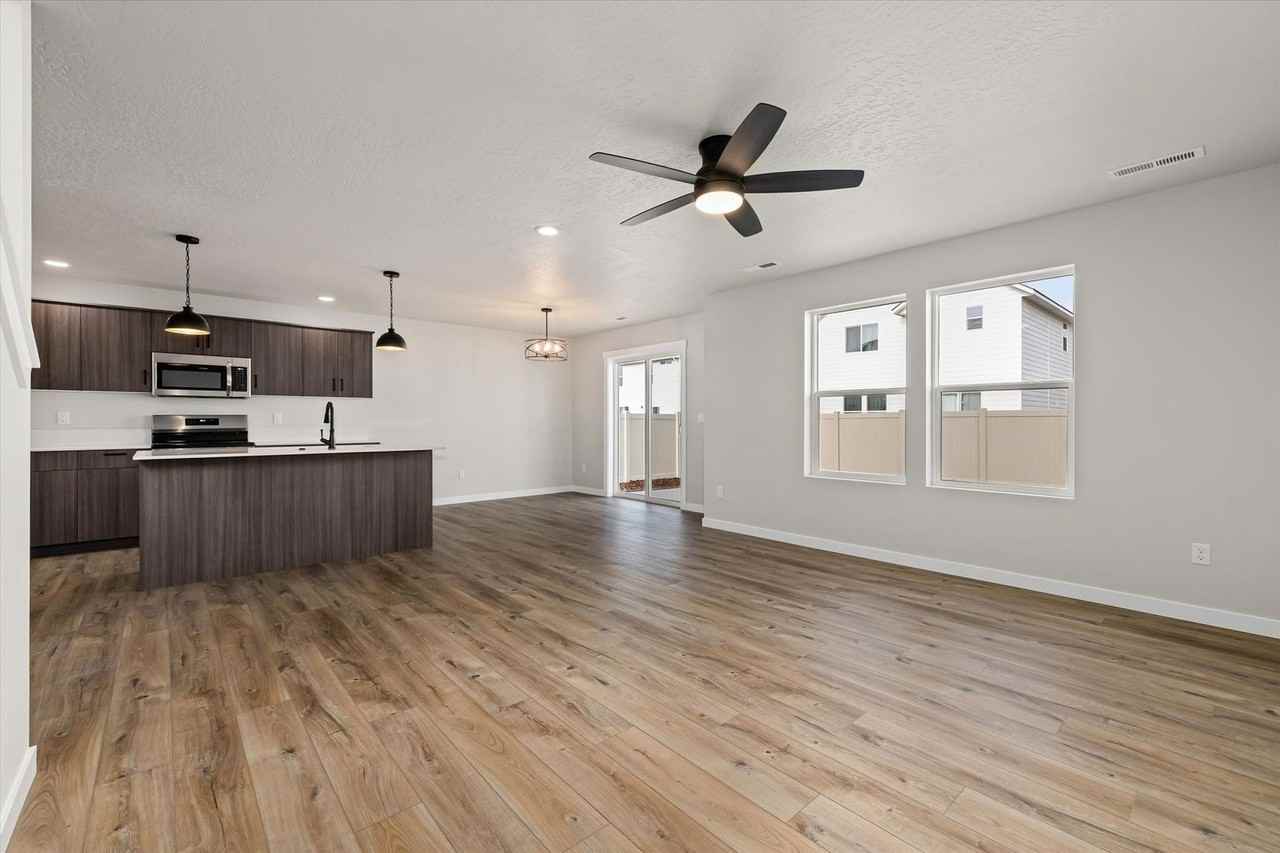 6226 W Karpathos St - Photo 7 of 26