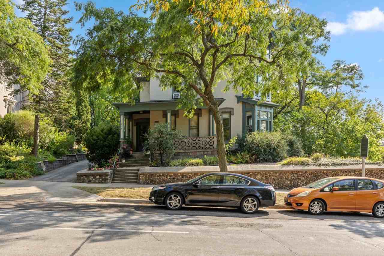 214 Fountain St Ne #1 - Photo 2 of 20