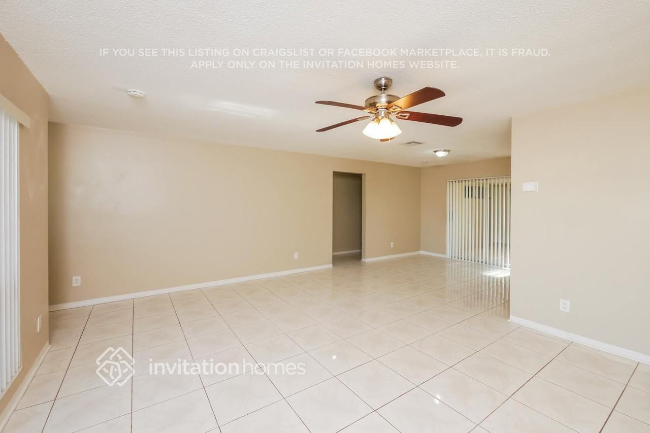 700 S Rainbow Dr - Photo 4 of 17