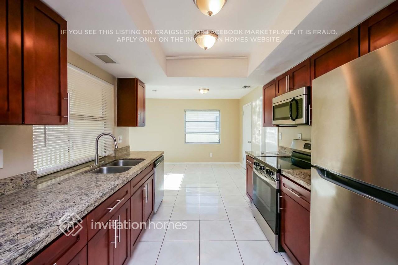 700 S Rainbow Dr - Photo 6 of 17