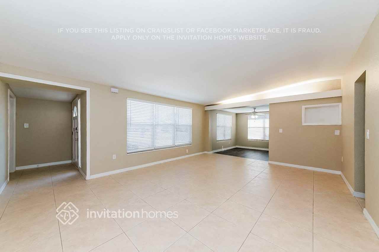 6218 Nutmeg Ave - Photo 3 of 17