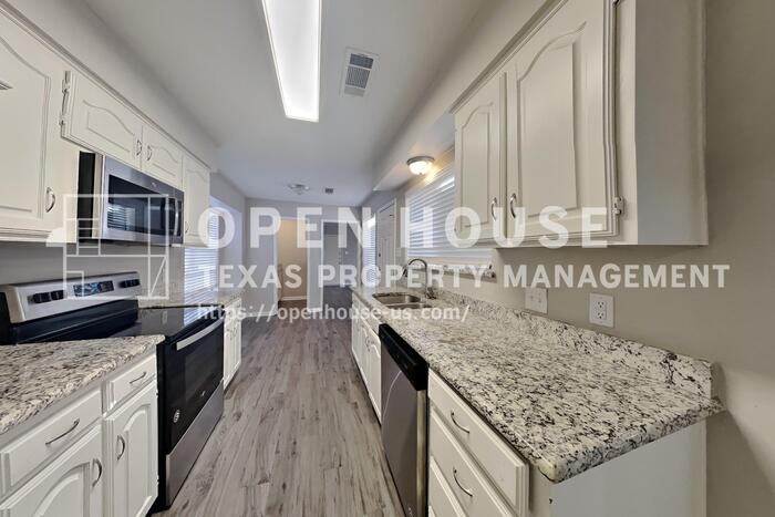 3817 Rochelle Dr - Photo 7 of 27