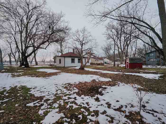 11783 Genessee St - Photo 2 of 28