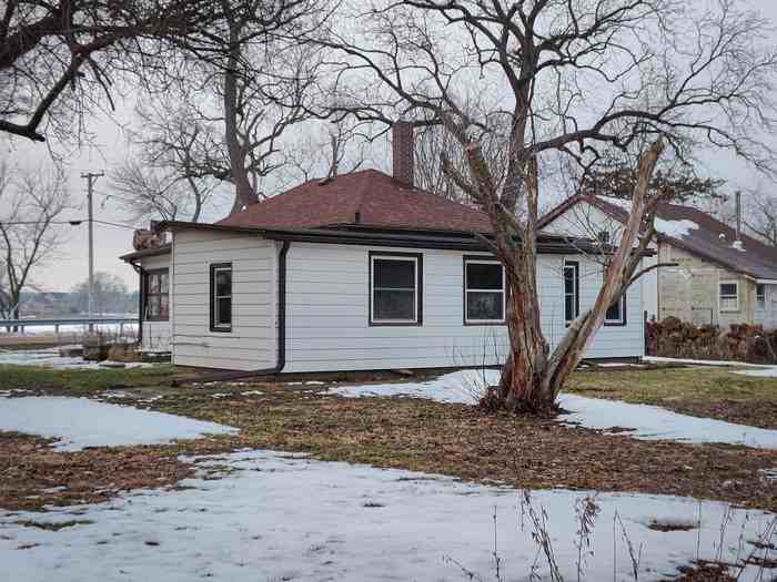 11783 Genessee St - Photo 3 of 28