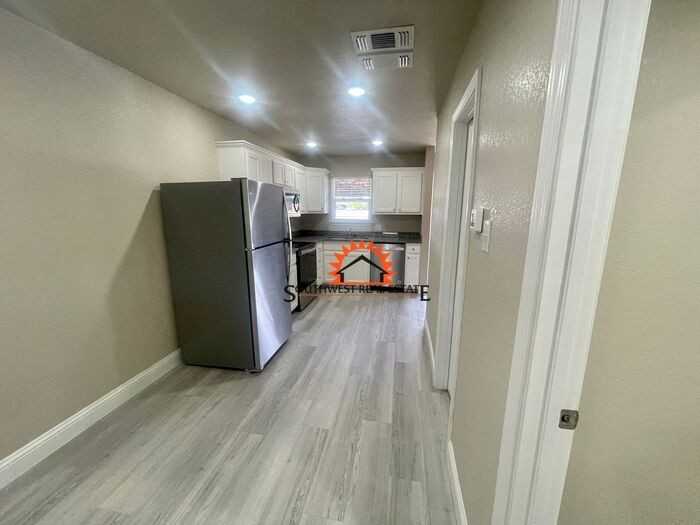 1025 W 18th St #24 - Photo 3 of 20