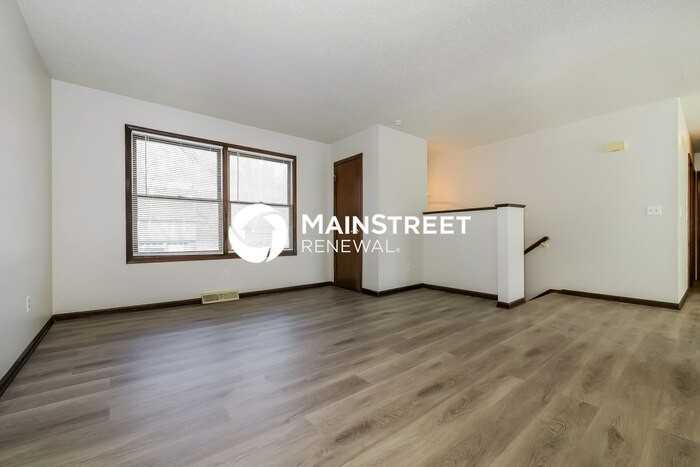 6469 Nw 49th St - Photo 5 of 18