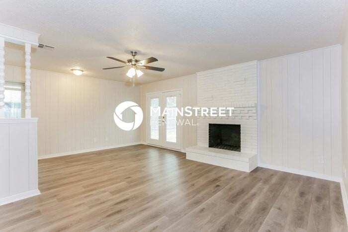 328 Bennett Cir - Photo 2 of 17