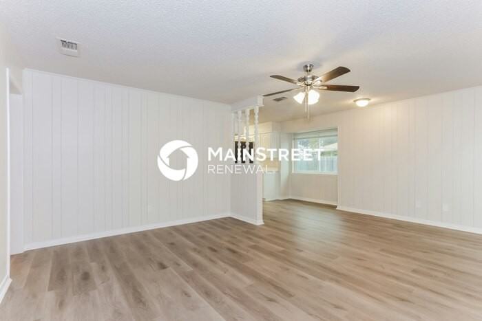 328 Bennett Cir - Photo 4 of 17