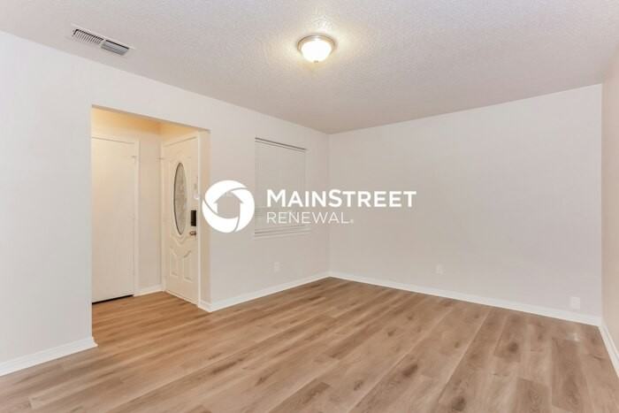 328 Bennett Cir - Photo 5 of 17