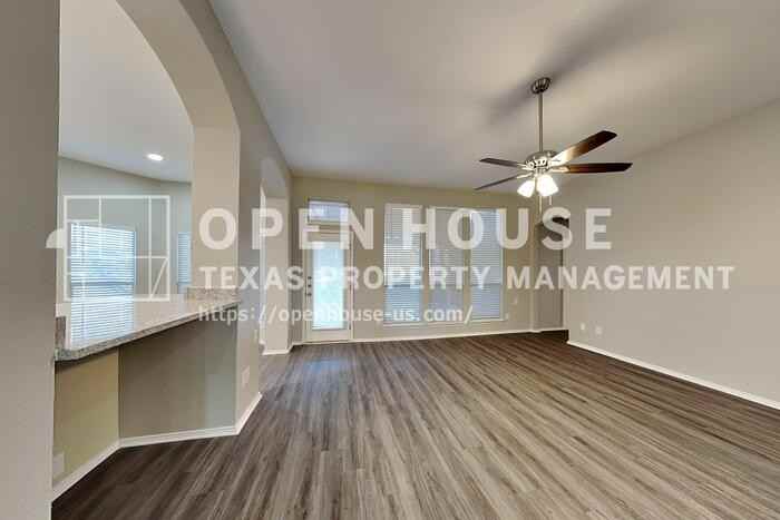 301 Hudson Falls Dr - Photo 4 of 21