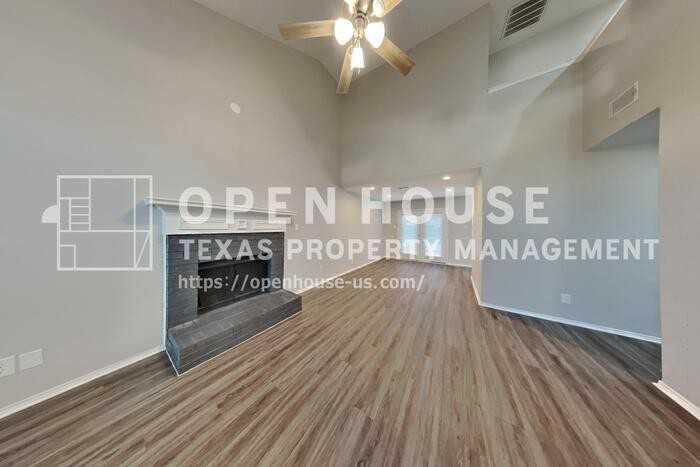 320 Appling Dr - Photo 4 of 20