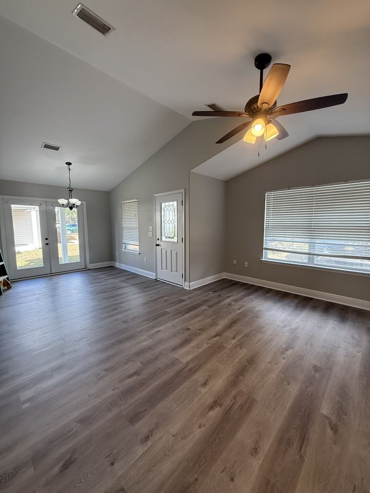 140 Duane Dr #1 - Photo 3 of 10