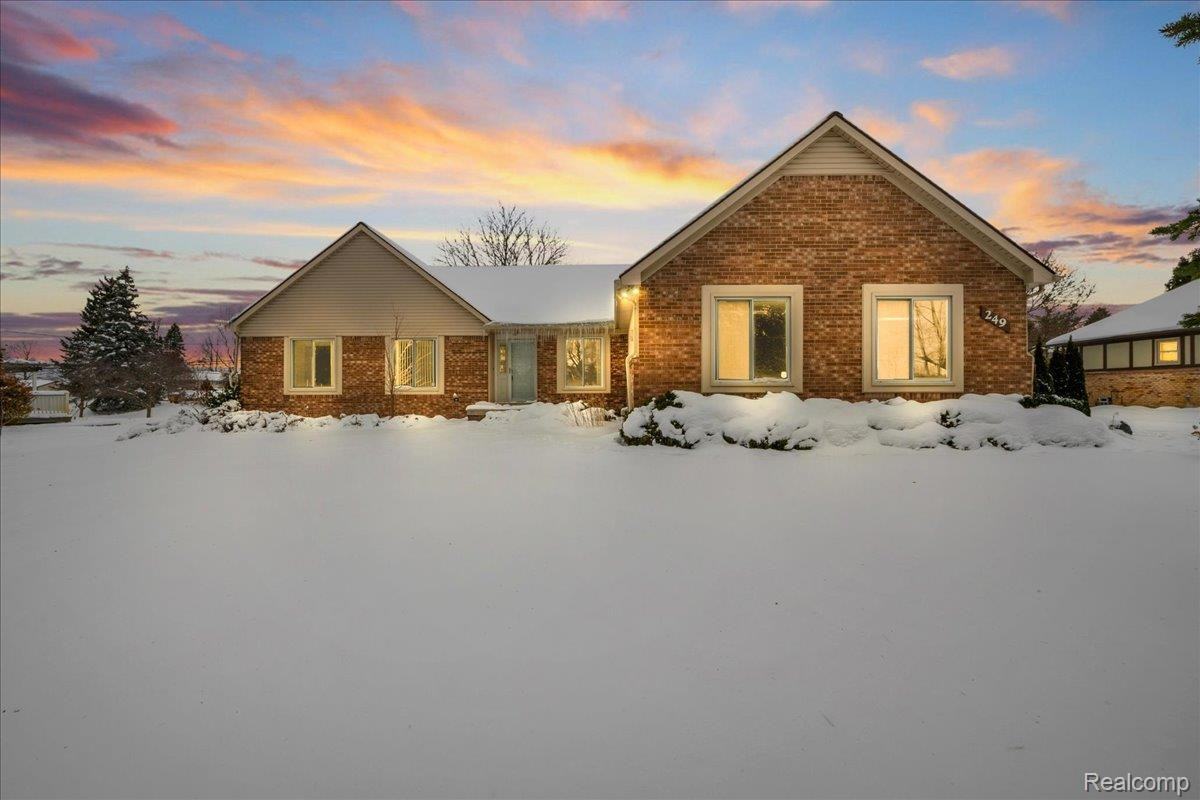 249 E Silverbell Rd #NA - Photo 2 of 9