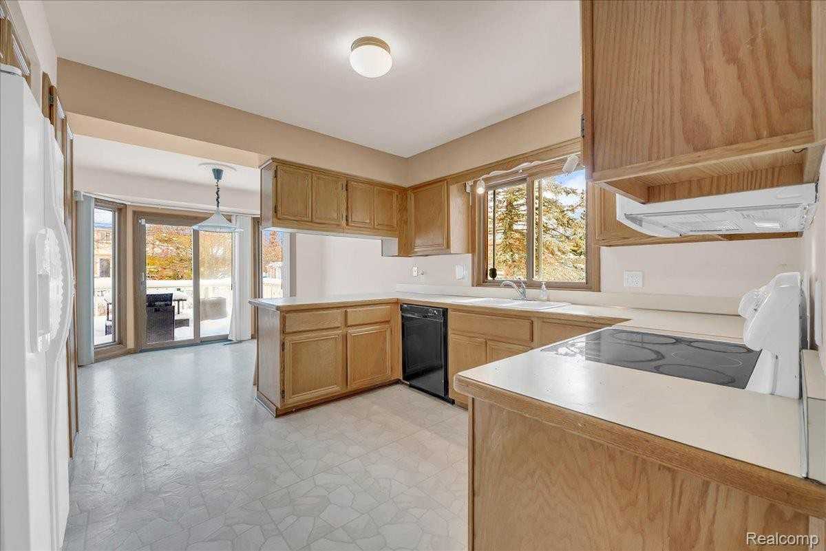 249 E Silverbell Rd #NA - Photo 4 of 9