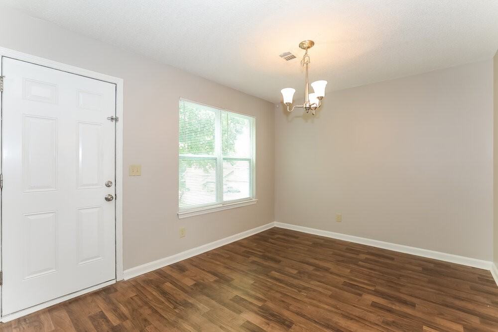 2404 Boone Ct - Photo 5 of 17