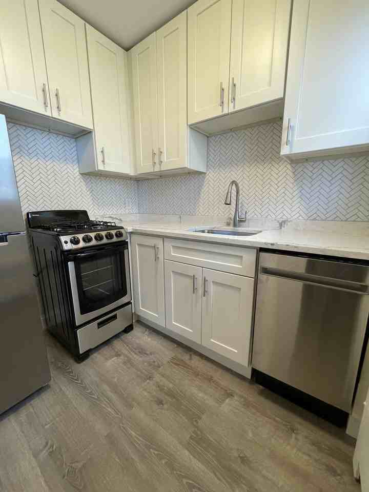 90 Winthrop Shore Dr #1A - Photo 2 of 6