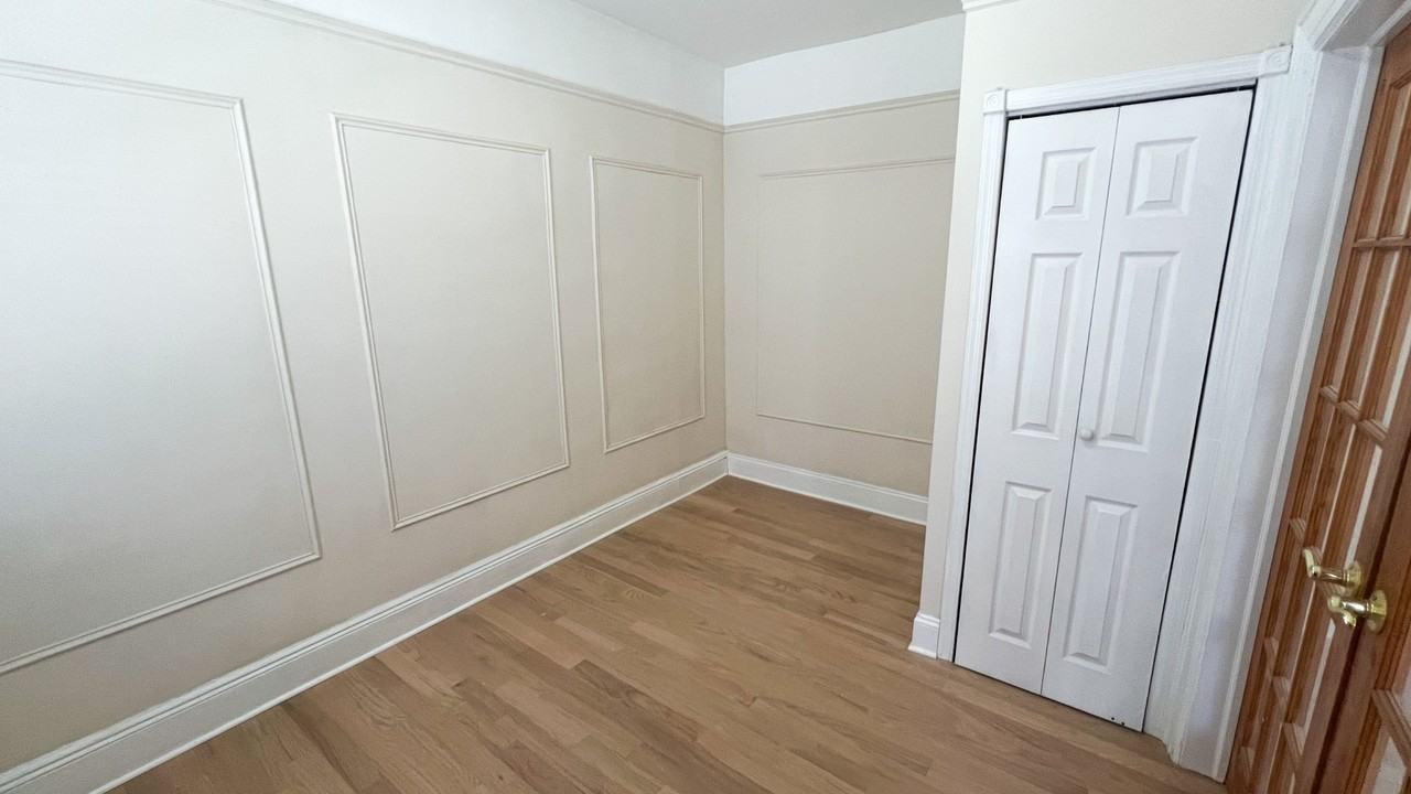 31 31 44 35th Street #1 - Photo 3 of 7