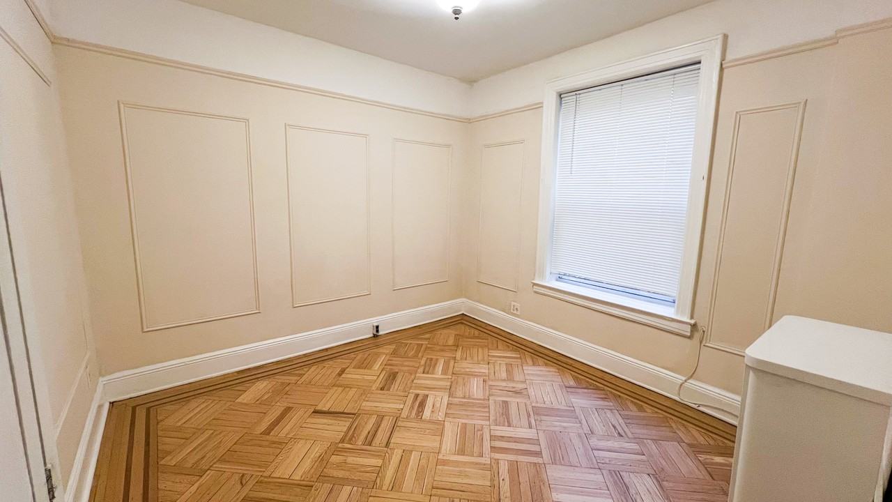 31 31 44 35th Street #1 - Photo 5 of 7