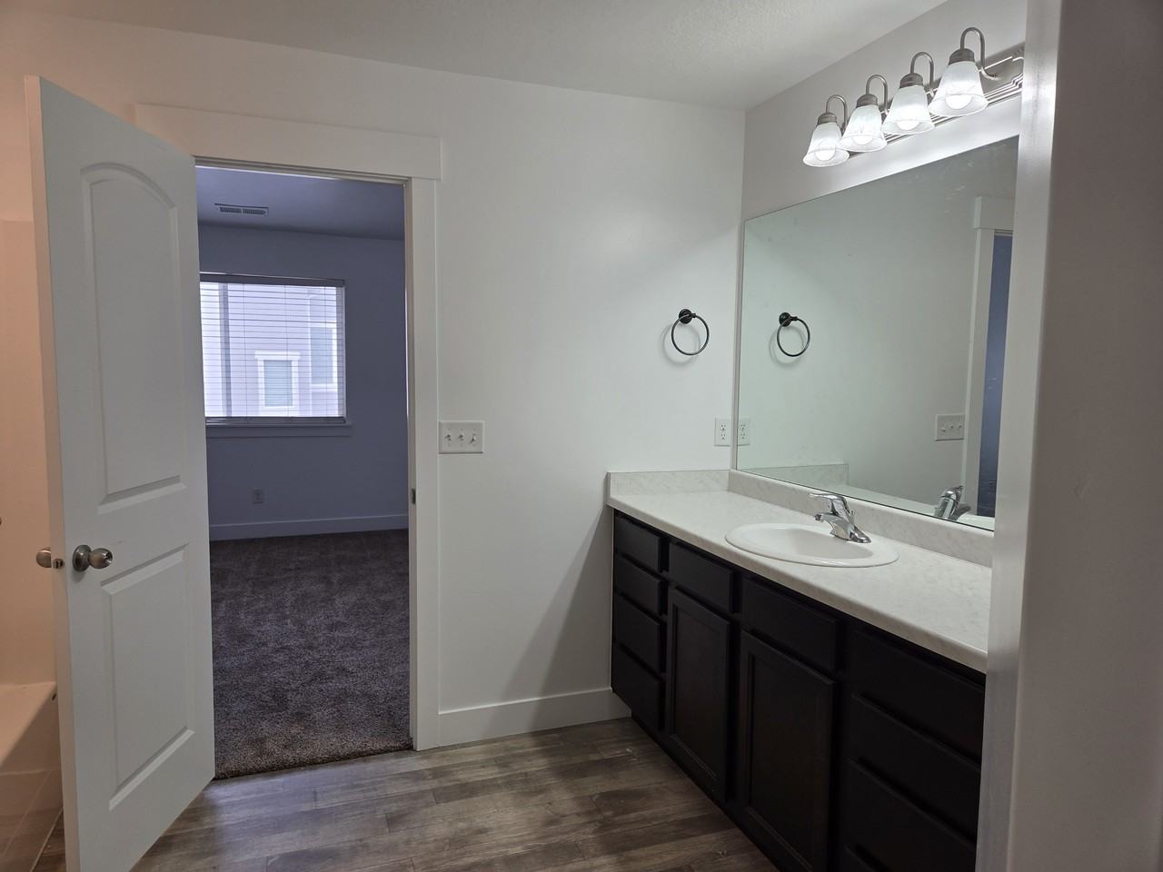 253 N Eaglewood Dr - Photo 3 of 10