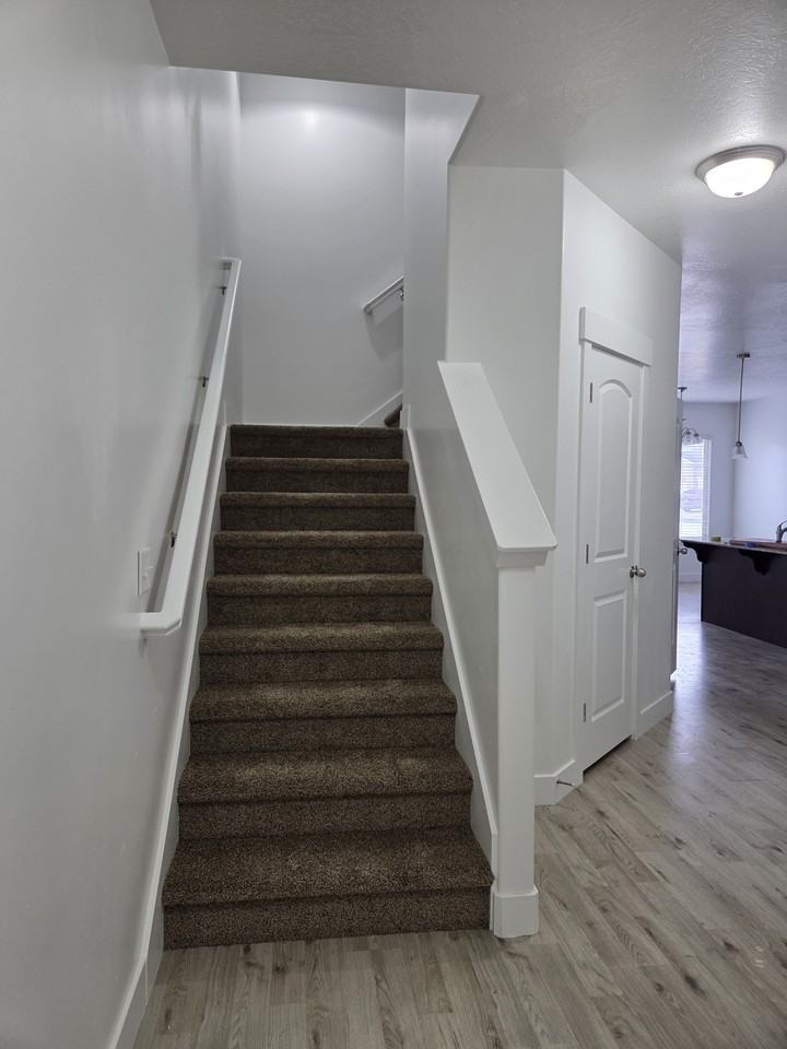 253 N Eaglewood Dr - Photo 4 of 10