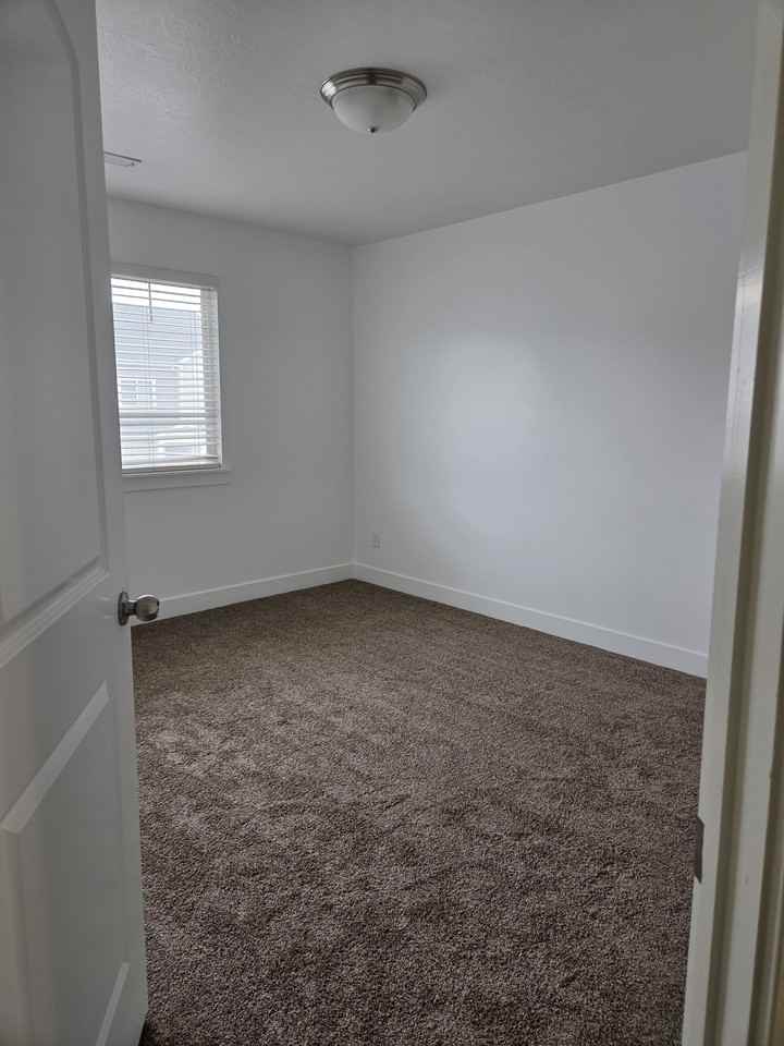 253 N Eaglewood Dr - Photo 5 of 10