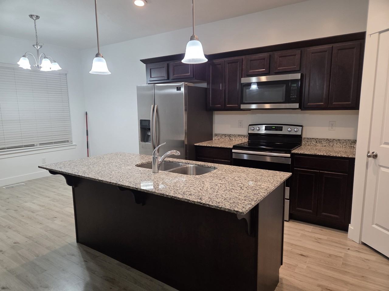 253 N Eaglewood Dr - Photo 6 of 10