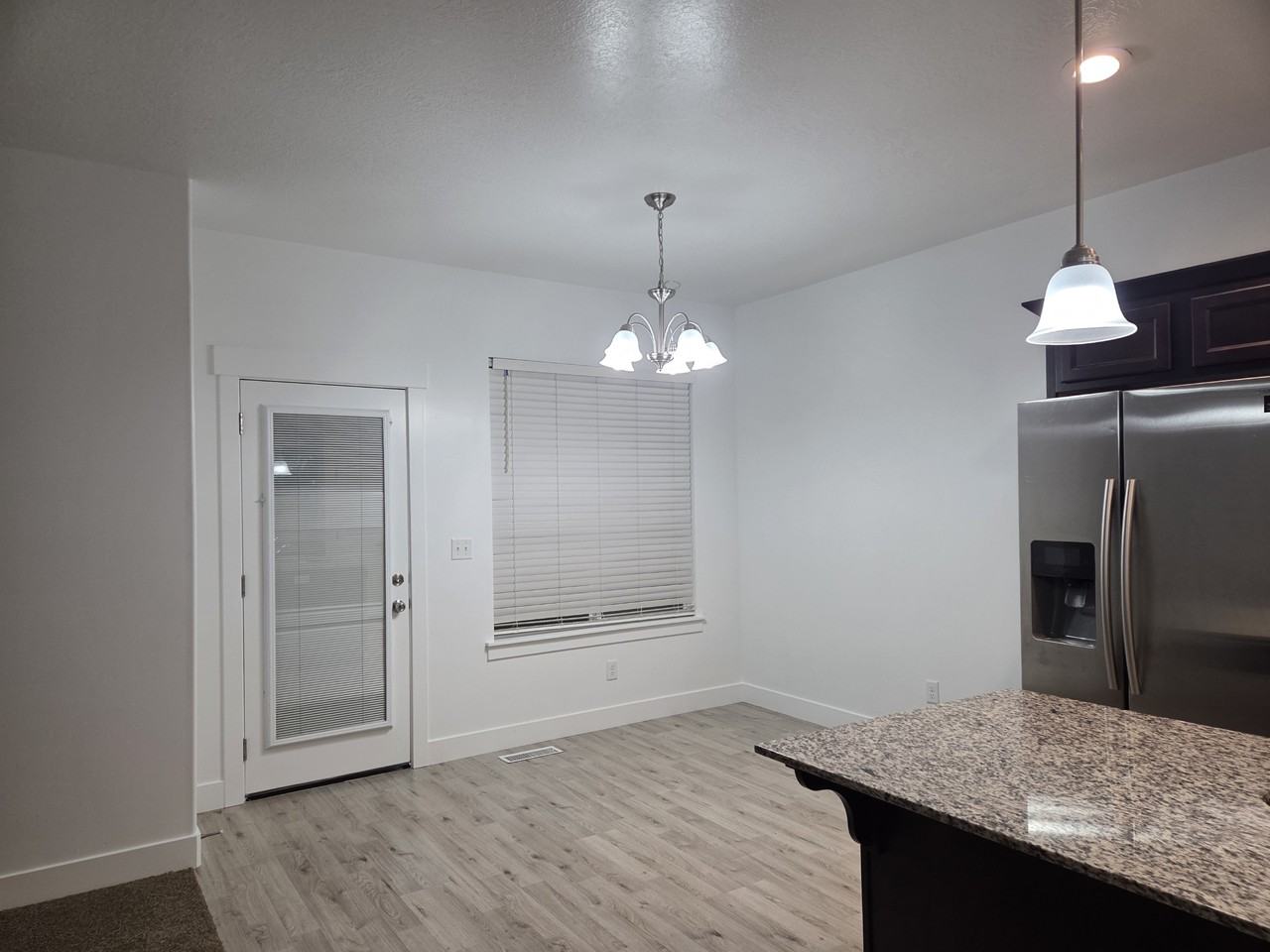 253 N Eaglewood Dr - Photo 7 of 10