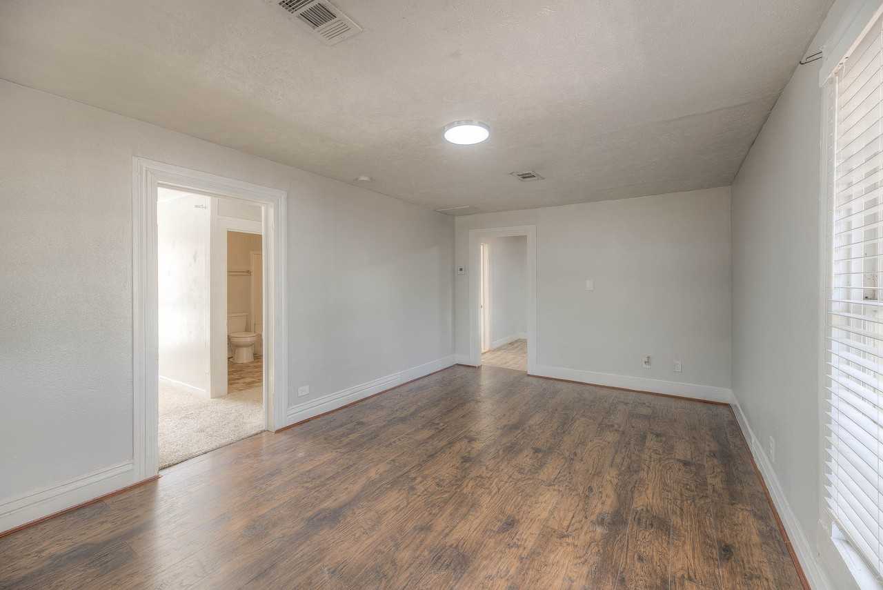 204 S Pitzer St #1 - Photo 4 of 13