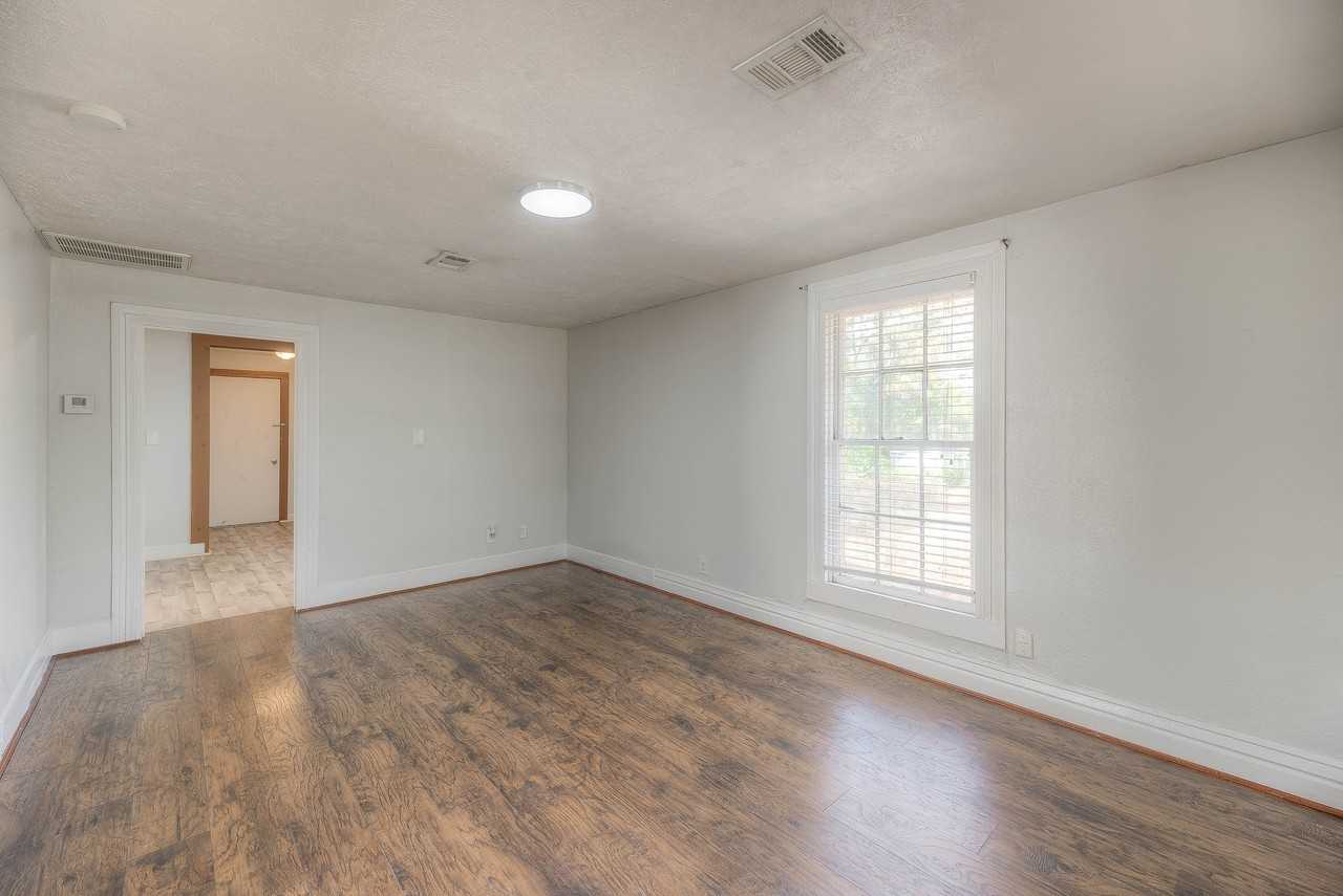 204 S Pitzer St #1 - Photo 5 of 13