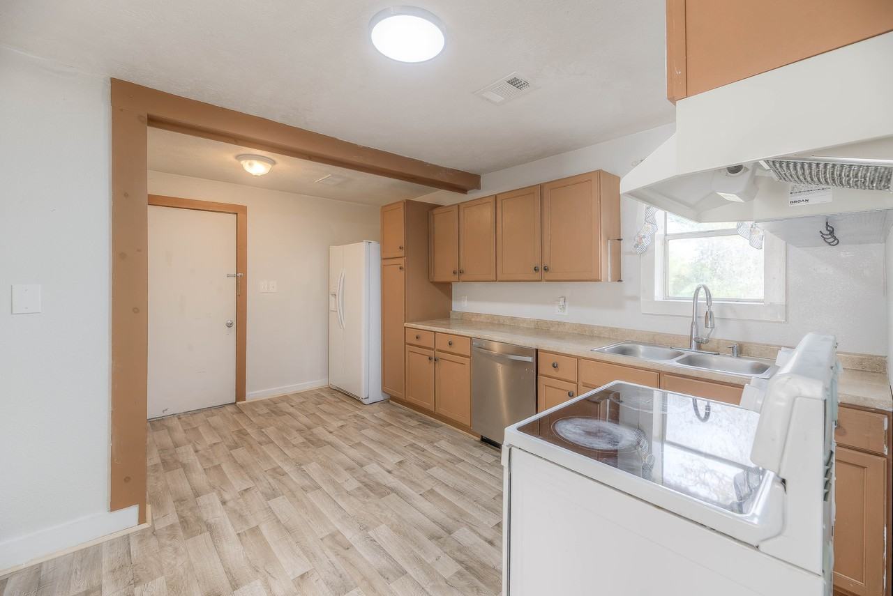 204 S Pitzer St #1 - Photo 6 of 13