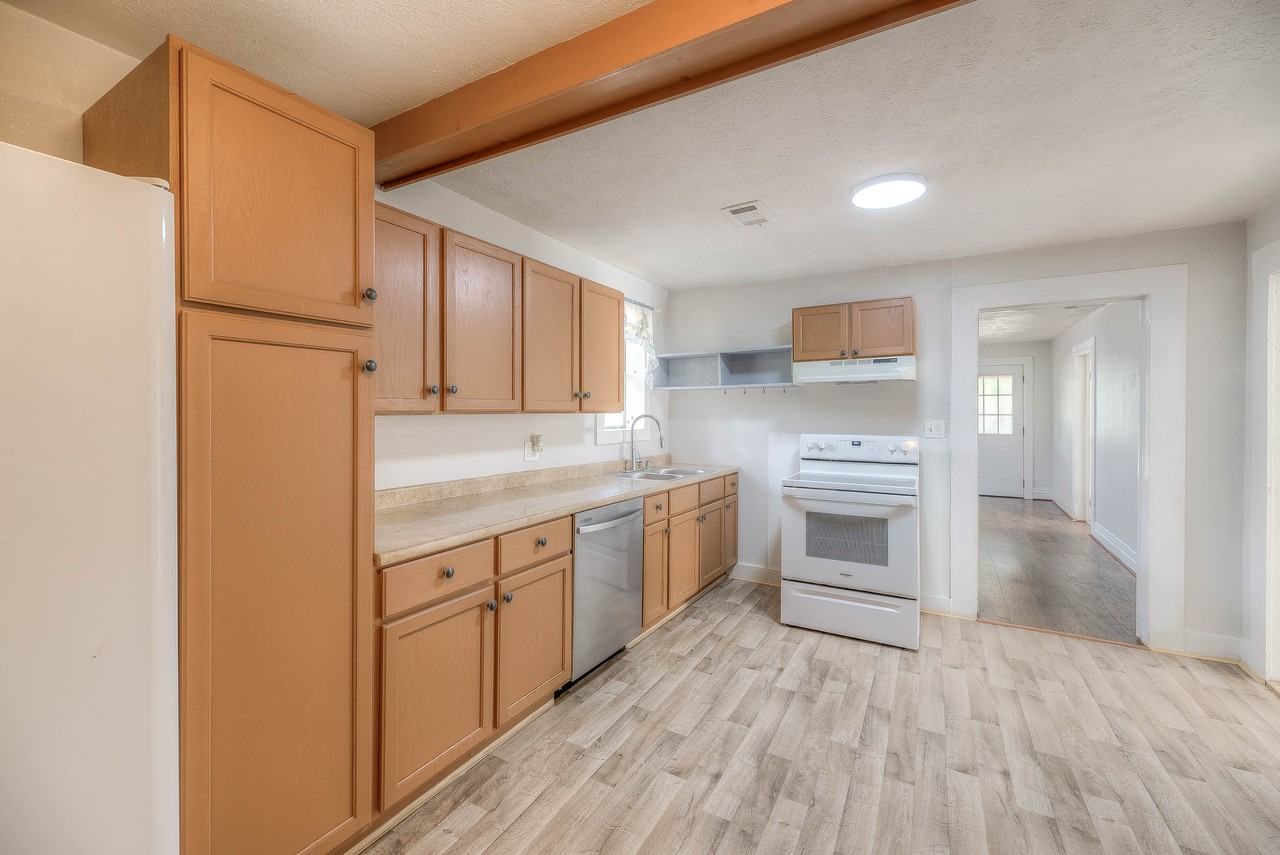 204 S Pitzer St #1 - Photo 7 of 13