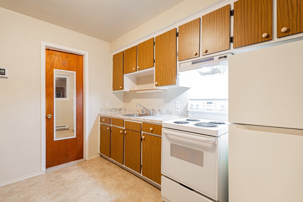 10 Rue Lauzon #3 - Photo 7 of 10