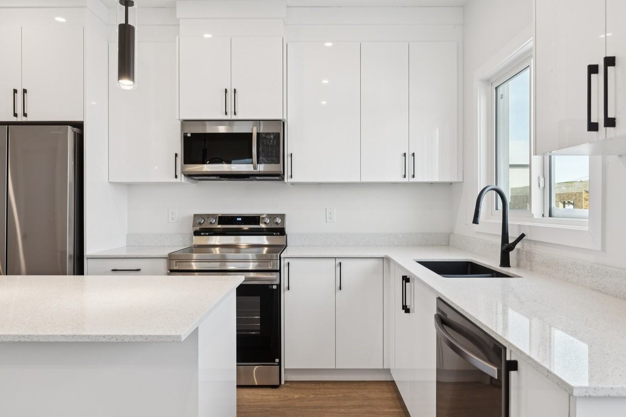 12435 47 Street - Photo 5 of 34