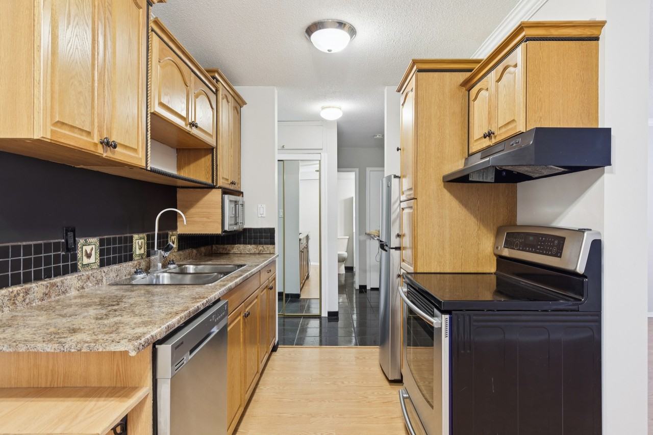 Marion Manor - Photo 7 of 38