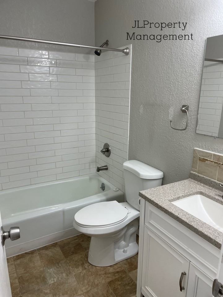 931 Sw Kingscross Rd #1 - Photo 5 of 11