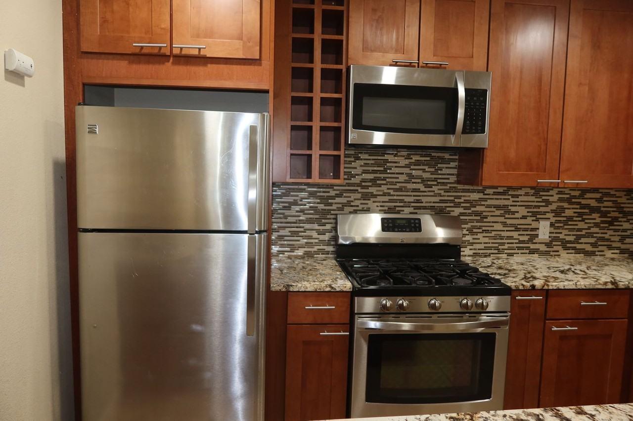 3000 S 1st St - Photo 4 of 21