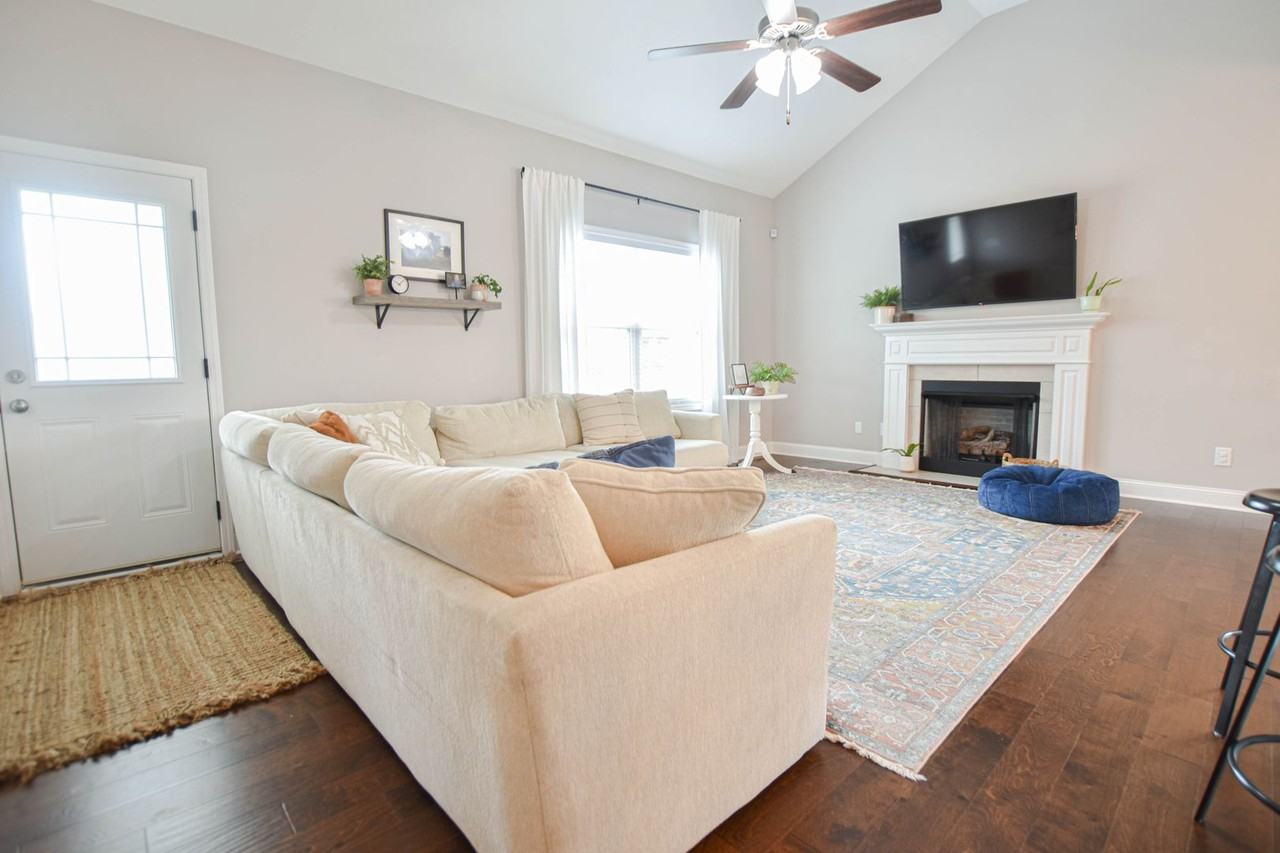 2072 Jackie Lorraine Dr - Photo 4 of 19