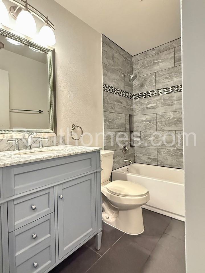 9352 Twin Trails Dr #204 - Photo 6 of 18