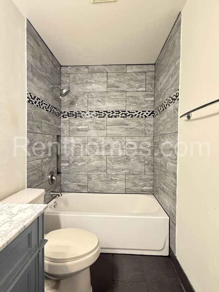 9352 Twin Trails Dr #204 - Photo 7 of 18