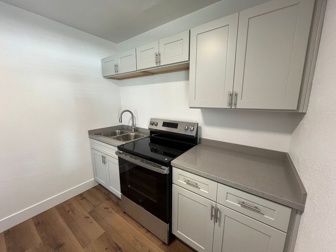 222 S 10th St #101 - Photo 2 of 11