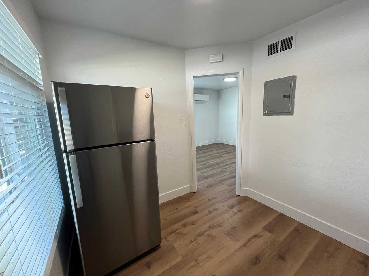 222 S 10th St #101 - Photo 3 of 11