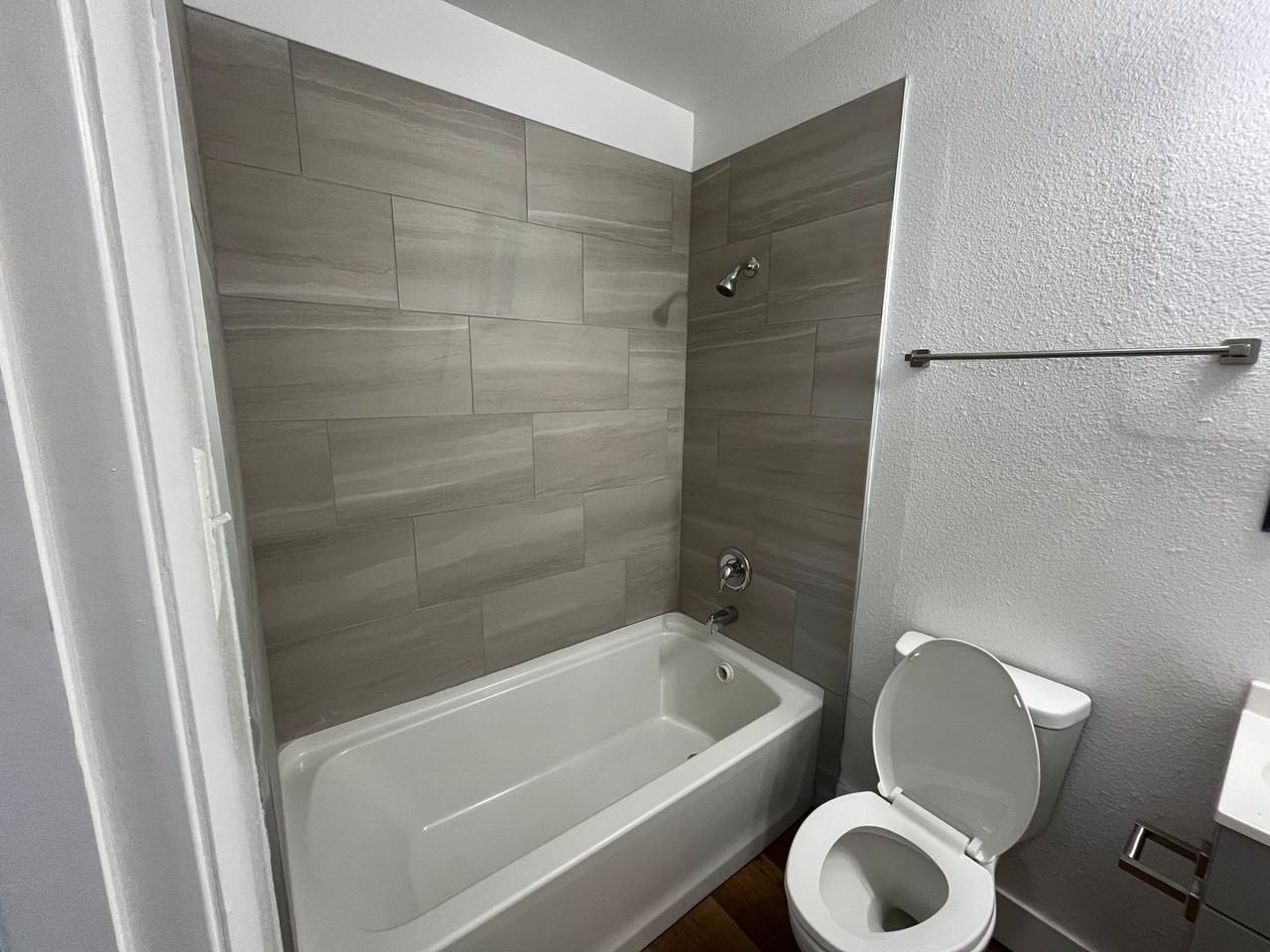 222 S 10th St #101 - Photo 4 of 11